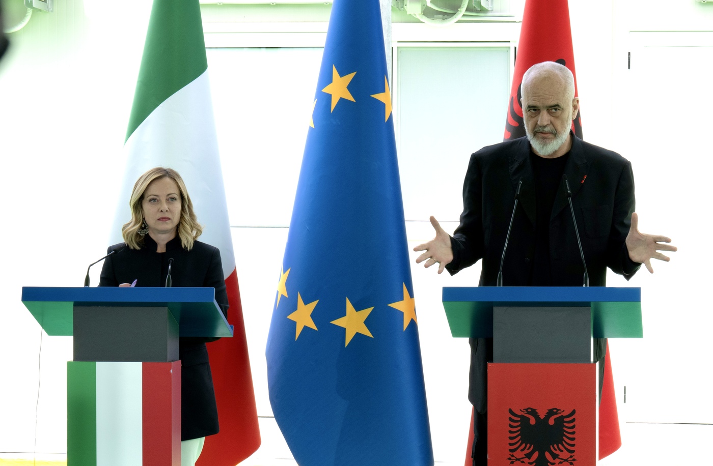 Accordi tra Giorgia Meloni e Edi Rama, il disegno oscuro dietro al patto tra Italia e Albania