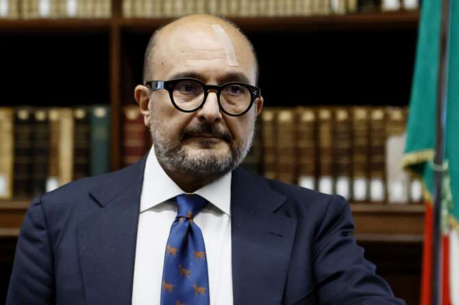 L’agonia di Sangiuliano: l’intervista flop al Tg1 del ministro sempre più a rischio