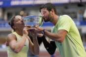 Sara Errani, of Italy, and Andrea Vavassori, of Italy, hold up the championship trophy after defeating Taylor Townsend, of the United States, and Donald Young, of the United States, in the mixed doubles final of the U.S. Open tennis championships, Thursday, Sept. 5, 2024, in New York. (AP Photo/Julia Nikhinson) Associated Press/LaPresse