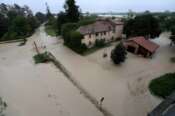 Inondazioni in Emilia-Romagna, il fiume Lamone alle porte di Bagnacavallo sta tracimando su tutto l’ argine Fabrizio Zani/LaPresse