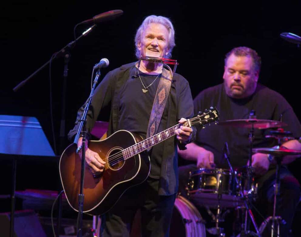 FILE – Kris Kristofferson performs in concert at The American Music Theatre, April 12, 2019, in Lancaster, Pa. (Photo by Owen Sweeney/Invision/AP, File) Associated Press/LaPresse