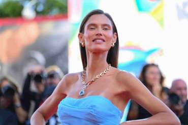 Come sta Bianca Balti, che cos’è il tumore ovarico e come si cura: il post su Instagram e le figlie