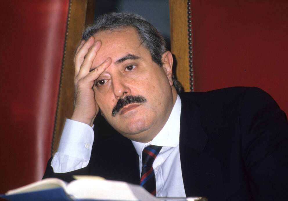 Tratta dei migranti, Giovanni Falcone sarebbe andato in Libia a cercare i mandanti…