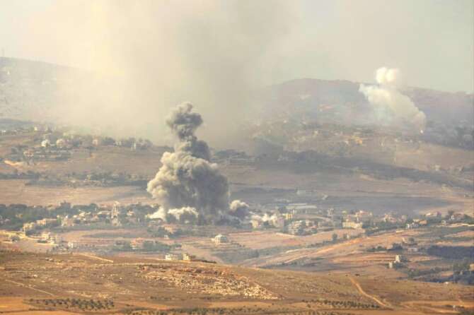 Libano, oltre 500 morti e nuovo giorno di bombardamenti israeliani: fuga di massa dal sud del Paese