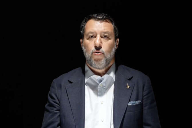 Salvini e il caso Open Arms, la strategia per il processo: gazebo e parlamentari in tribunale, il congresso può aspettare