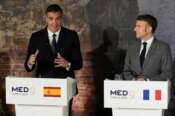 Spain’s Prime minister Pedro Sanchez, left, speaks next to French President Emmanuel Macron during a news conference in Paphos ,Cyprus, on Friday, Oct 11, 2024 as the leaders of nine southern European Union member countries and Jordan are meeting to come up with ways of de-escalating the conflict in the Middle East (AP Photo/Petros Karadjias) Associated Press / LaPresse Only italy and Spain