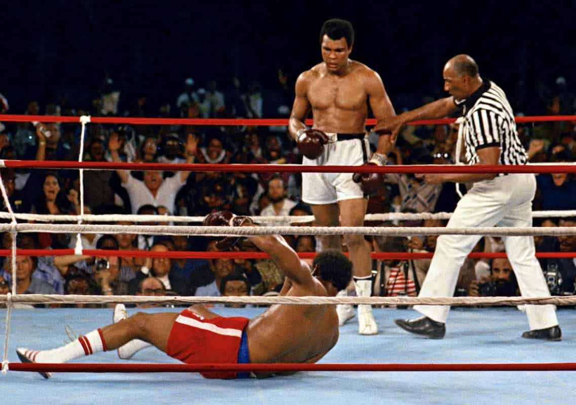 FILE - In this Oct. 30, 1974 file photo, referee Zack Clayton, right, steps in after challenger Muhammad Ali looks on after knocking down defending heavyweight champion George Foreman in the eighth round of their championship bout in Kinshasa, Zaire. (AP Photo/File) Associated Press/LaPresse