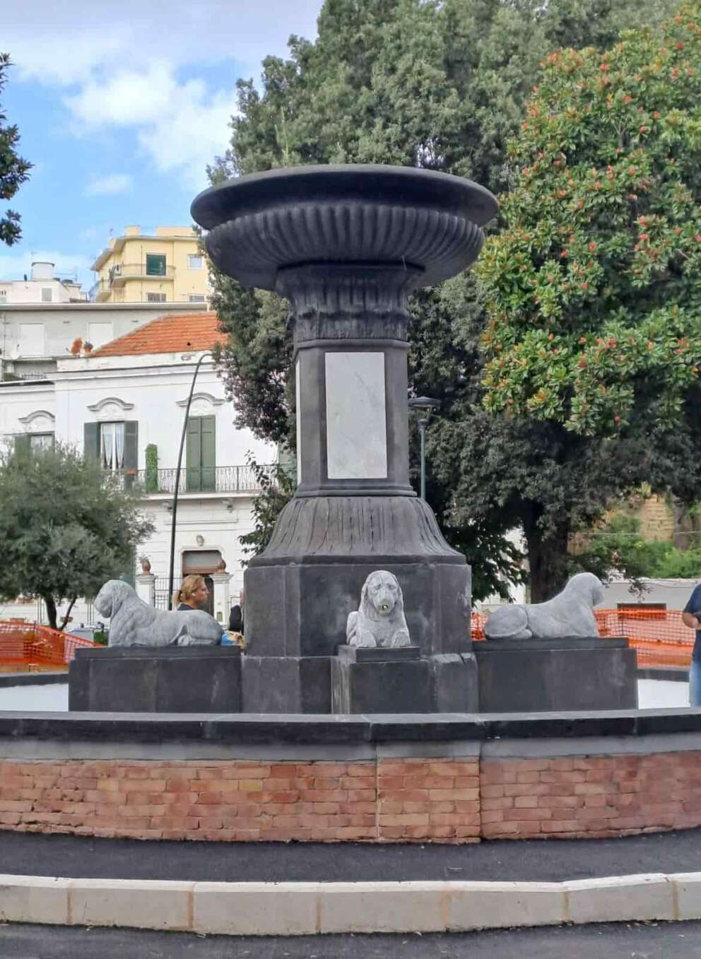 Fontana piazza Salvatore Di Giacomo a Napoli