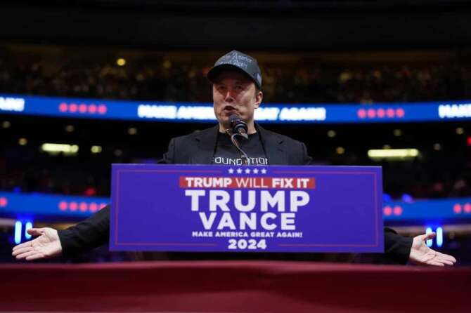 Elon Musk speaks before Republican presidential nominee former President Donald Trump at a campaign rally at Madison Square Garden, Sunday, Oct. 27, 2024, in New York. (AP Photo/Alex Brandon) Associated Press/LaPresse