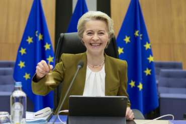 Perché la Commissione Europea di Von der Leyen è a pezzi: lo scontro tra popolari e socialisti