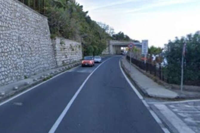 Incidente mortale a Vico Equense, scooter contro un muro: 18enne perde la vita, 17enne è grave