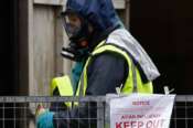 Nafferton 2014-11-18 NAFFERTON, ENGLAND – NOVEMBER 18: A UK government agency, DEFRA, veterinary surgeon brings disinfectant to the Cherry Valley duck farm where an outbreak of Bird Flu was reported near Nafferton, in East Yorkshire, England on November 18, 2014. An outbreak of the H5 Avian flu virus was reported among the Pekin ducks at the farm on Friday and all 6,000 ducks on the farm will be culled as a measure to stop the spread of the virus. Defra has confirmed a case of avian flu outbreak in a duck breeding farm in Yorkshire with very low risk to human health and no risk to the food chain. Lindsey Parnaby / Anadolu Agency Photo: Lindsey Parnaby / AA / TT / kod 10611 ***USA, U.K., CANADA AND FRANCE OUT*** ***BETALBILD*** Lapresse Only italy Epidemia di Influenza aviaria nel Regno Unito