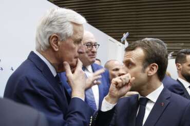 Perché è caduto il governo Barnier in Francia: Macron messo all’angolo da destra a sinistra