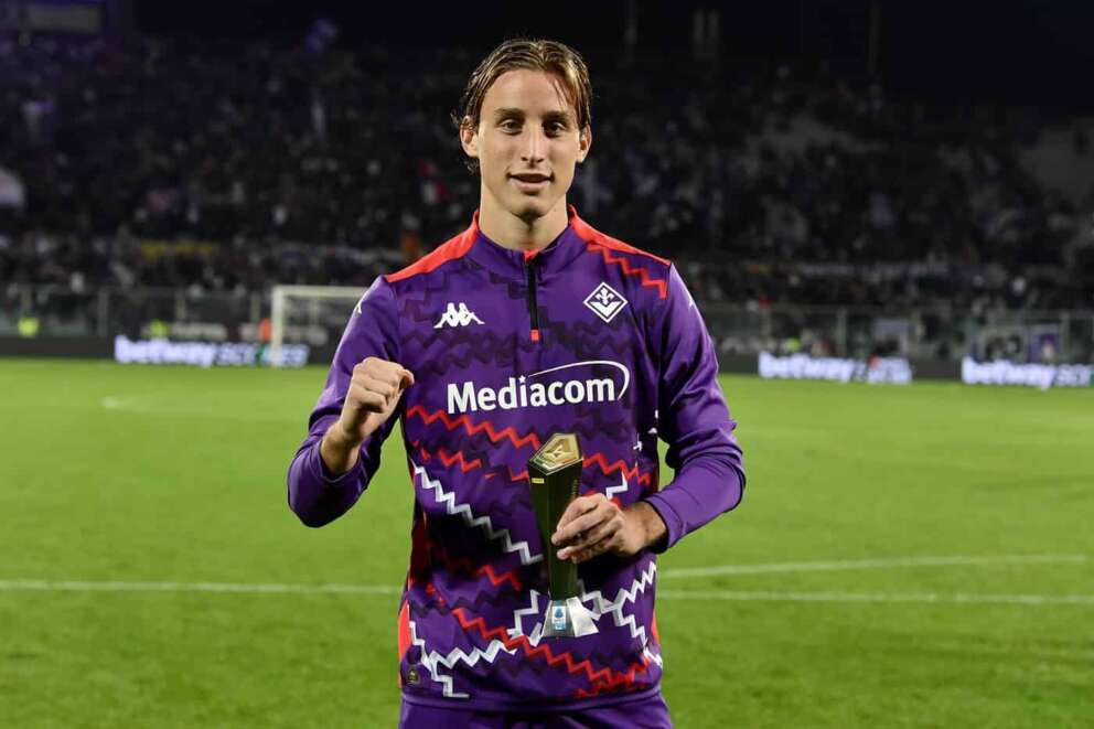 Fiorentina’s Edoardo Bove Panini Player of the match during the Serie A Enilive 2024/2025 match between Fiorentina and Roma – Serie A Enilive at Artemio Franchi Stadium – Sport, Soccer – Florence, Italy – Sunday October 27, 2024 (Photo by Stringer/LaPresse)