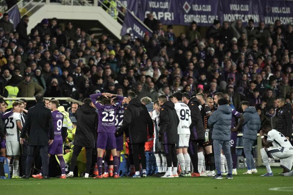 Fiorentina’s Edoardo Bove injured during the Serie A Enilive 2024/2025 match between Fiorentina and Inter – Serie A Enilive at Artemio Franchi Stadium – Sport, Soccer – Florence, Italy – Sunday December 1, 2024 (Photo by Massimo Paolone/LaPresse)