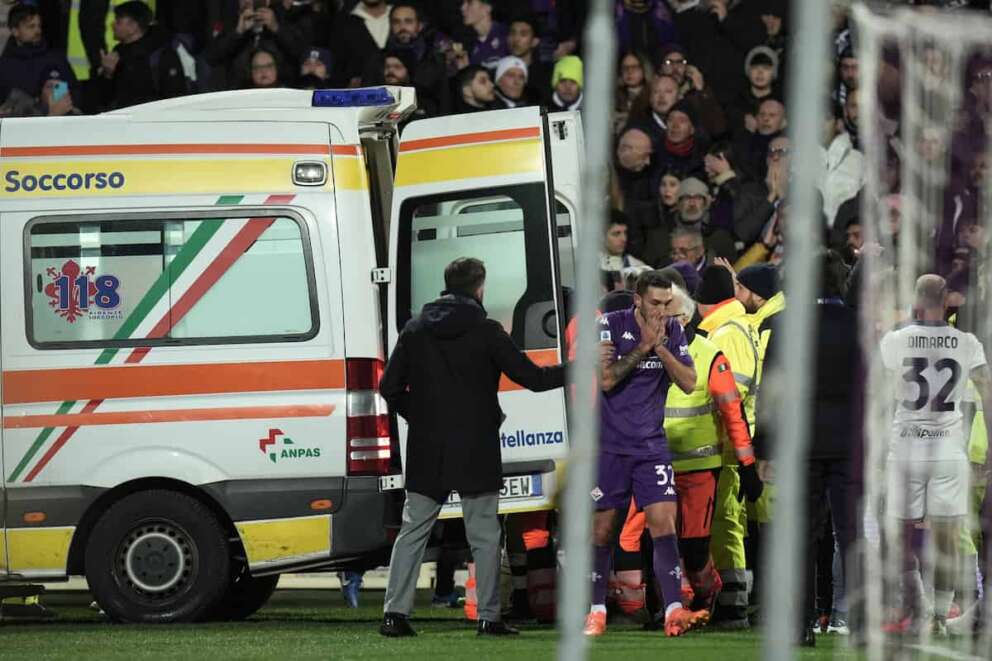 Fiorentina’s Edoardo Bove injured and the desperation of Fiorentina’s Danilo Cataldi during the Serie A Enilive 2024/2025 match between Fiorentina and Inter – Serie A Enilive at Artemio Franchi Stadium – Sport, Soccer – Florence, Italy – Sunday December 1, 2024 (Photo by Massimo Paolone/LaPresse)