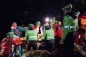 Il salvataggio della speleologa infortunata Ottavia Piana presso Abisso Bueno Fonteno, vicino Bergamo, Italia – 18 dicembre 2024 – immagini da frame video (foto soccorso alpino/ufficio stampa/LaPresse) The rescue of injured caver Ottavia Piana at Abisso Bueno Fonteno, near Bergamo, Italy – Dec. 18, 2024 – images from video frame (photo mountain rescue/press office/LaPresse)