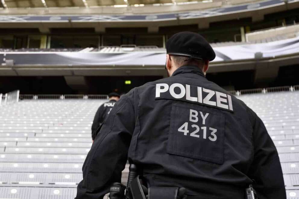 FOTO DI REPERTORIO Foto LaPresse – Fabio Ferrari 29/03/2016 Monaco di Baviera ( Germania ) Spo La Polizia controlla lo stadio prima di Germania vs Italia – Incontro amichevole – Stadio Allianz Arena di Monaco di Baviera. Nella foto: La Polizia controlla lo stadio Photo LaPresse – Fabio Ferrari 29/03/2016 Muchen ( Germany ) Spo Police check the stadium before the game Germany vs Italy- Friendly Match – Allianz Arena Stadium. In the pic: Policeman check the stadium