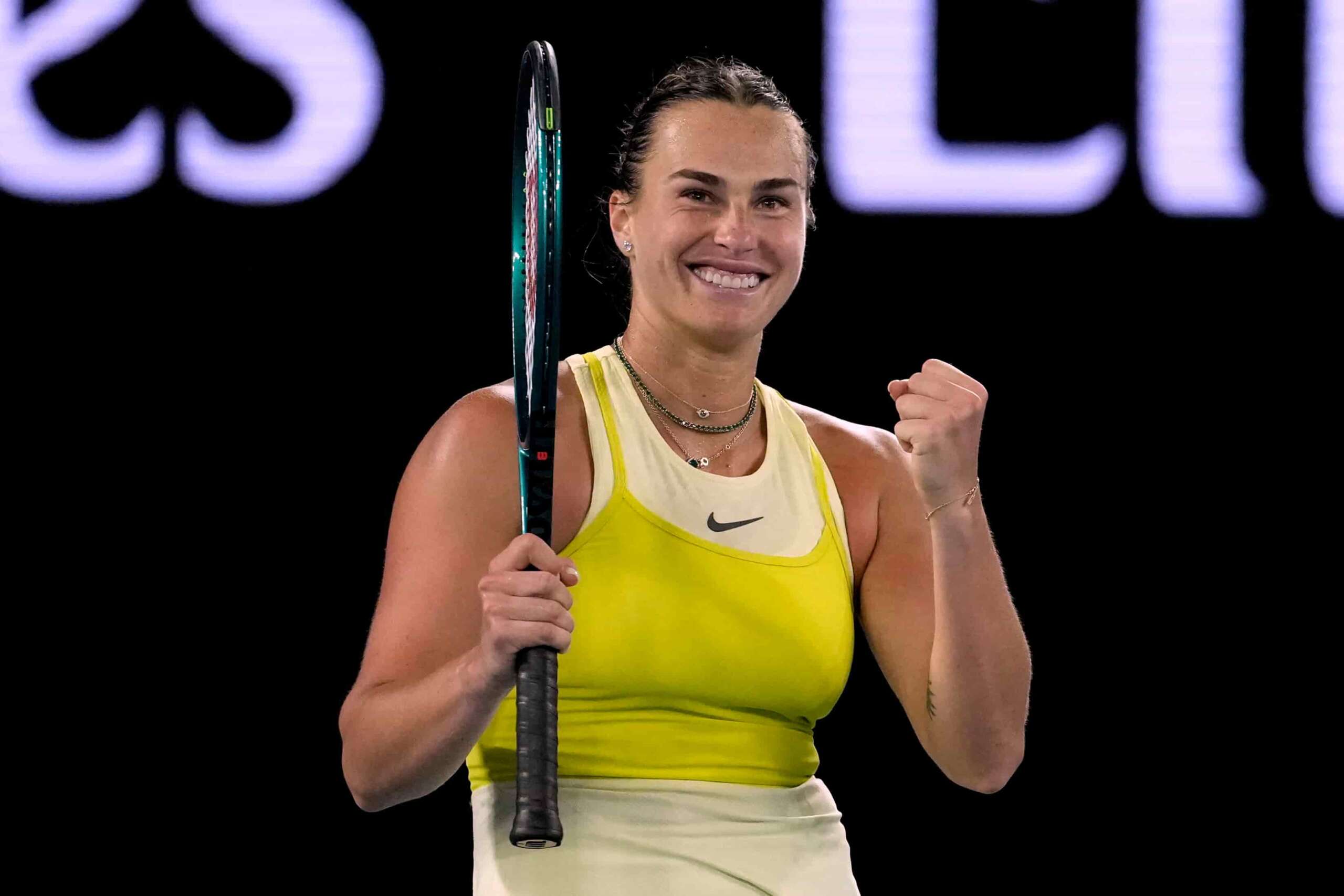 Chi è Aryna Sabalenka, numero 1 al mondo del tennis e in finale agli Australian Open dopo aver battuto Paula Badosa: il fidanzato e il desiderio di un figlio