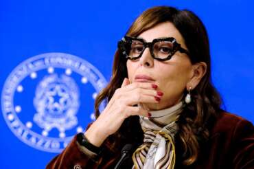 Daniela Santanchè a processo, la ministra rinviata a giudizio per falso in bilancio per Visibilia: ora rebus dimissioni